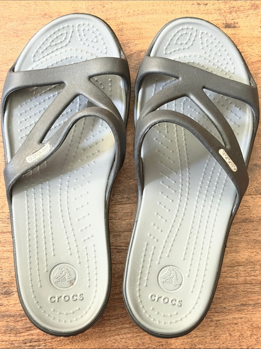 CROCS Black Strap Gray Footbed Women's Slide Sandals size 7 - Picture 3 of 4